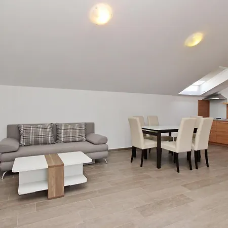 Tolles In Mit Terrasse By Interhome Baška