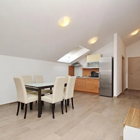 Tolles In Mit Terrasse By Interhome Daire *