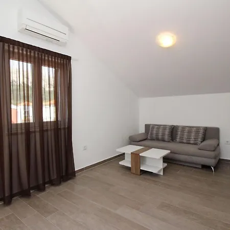 Tolles In Mit Terrasse By Interhome Daire