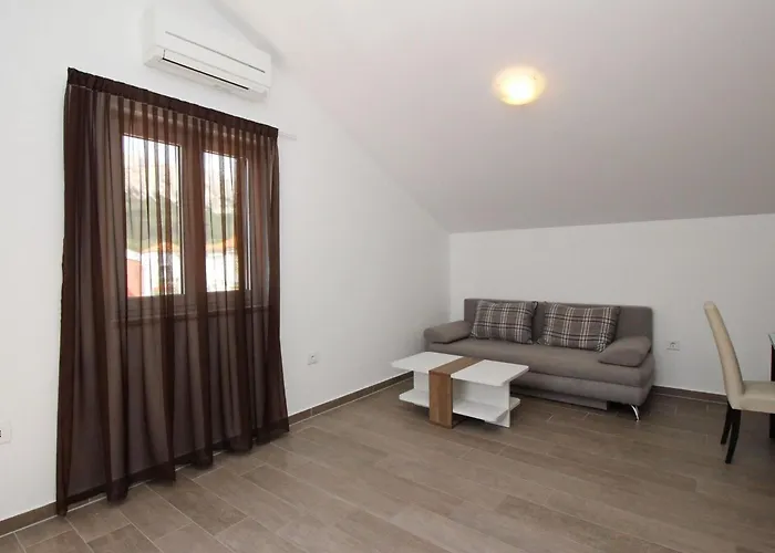 Tolles In Mit Terrasse By Interhome Daire