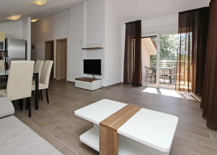 Tolles In Mit Terrasse By Interhome Daire